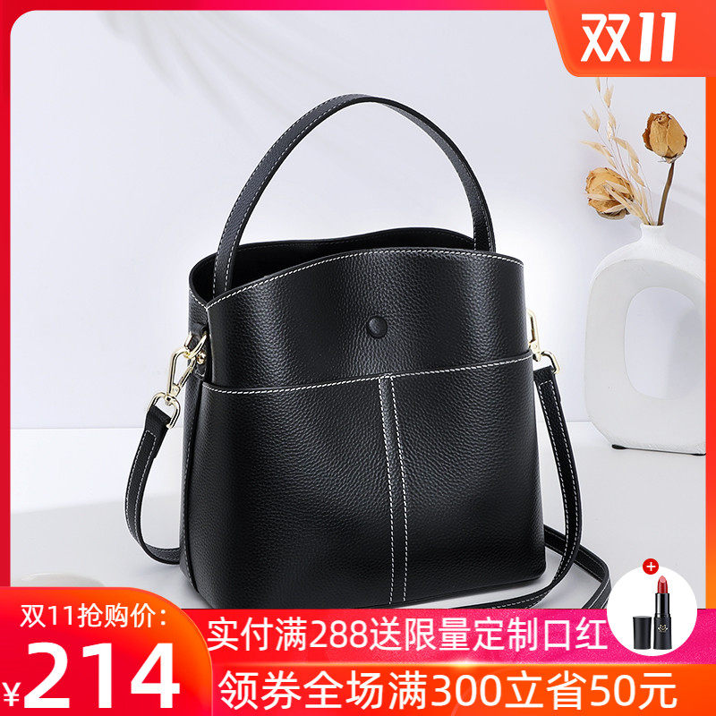 真皮水桶包女斜挎包2020新款大容量时尚百搭洋气手提单肩小背包潮