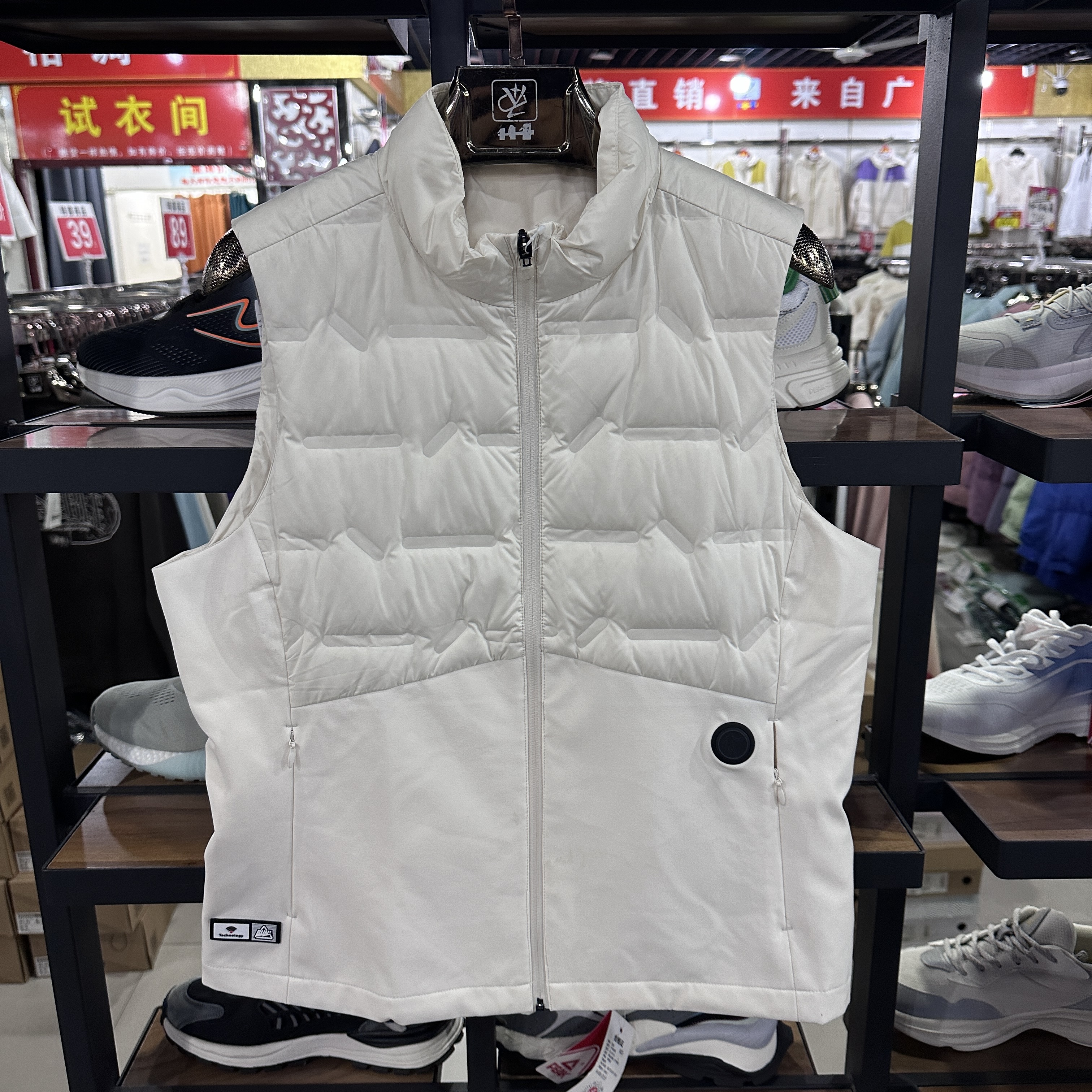 乔丹正品女羽绒马甲休闲时尚跑步运动保暖可加热上衣BMD42223218