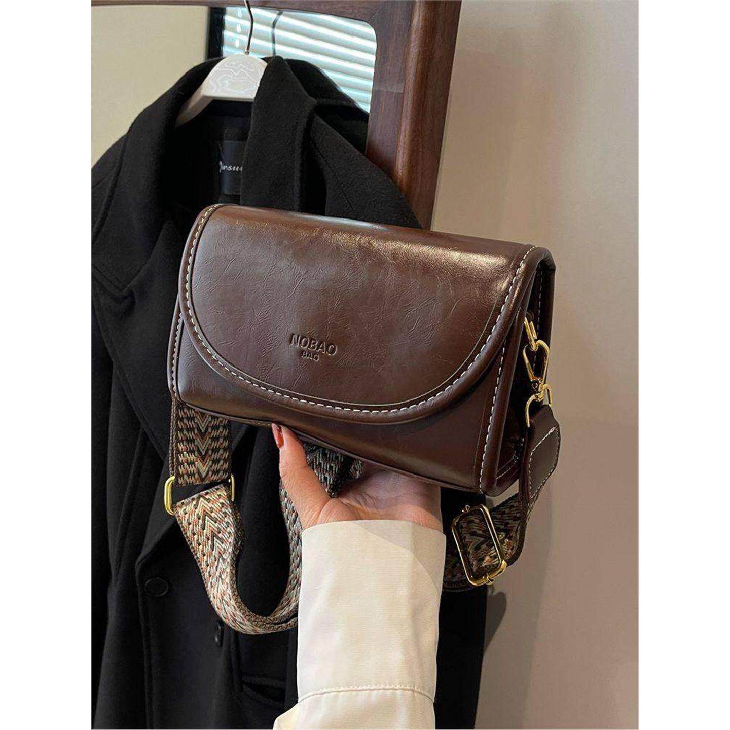 复古小众设计包包女2025新款秋冬百搭宽肩带斜挎包时尚单肩小方包,箱包皮具/热销女包/男包,小方包,淘宝优惠券,粉丝福利购,淘宝优惠卷