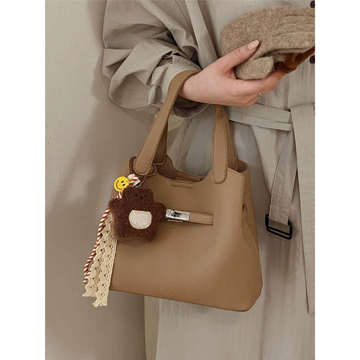 高级感小拎包包女式2026新款超火上班通勤单肩斜挎水桶包百搭女包,箱包皮具/热销女包/男包,水桶包,淘宝优惠券,粉丝福利购,淘宝优惠卷