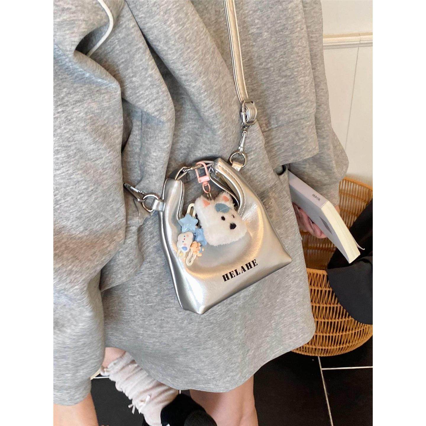 迷你小众设计包包女2025新款可爱精致银色斜挎包时尚口红包耳机包,箱包皮具/热销女包/男包,小方包,淘宝优惠券,粉丝福利购,淘宝优惠卷