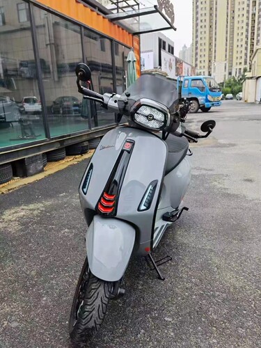 适用于vespa改装春天冲刺150黑化改件边条灯框转向灯尾灯领带牛角 - 封面