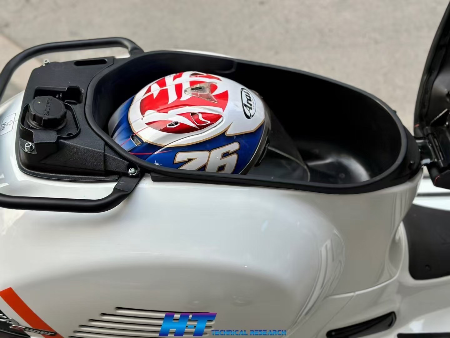 VespaGTS/GTV 全年份通用加大坐桶套件马桶适配油箱盖饰板套件