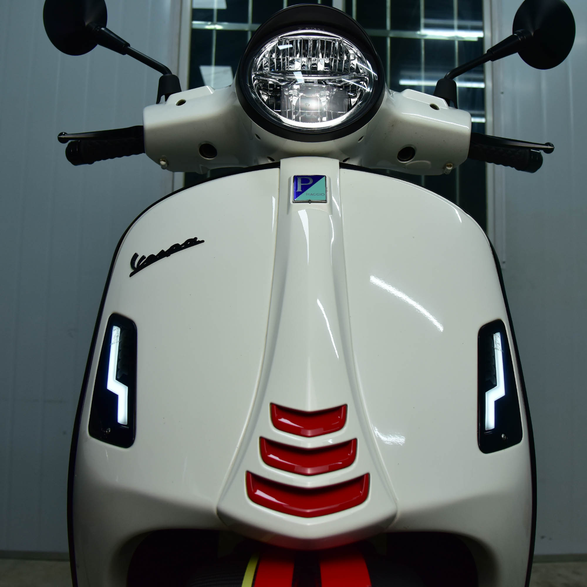 适用vespa摩托车6日改装黑化