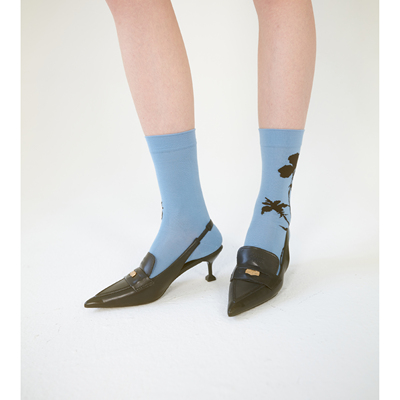 SIOICIKI晚开的枝叶艺术风中筒袜