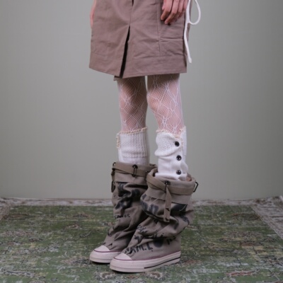 西岭“艺术生 fitcheck!”秋冬复古混搭白色蕾丝网袜搭配纽扣袜套