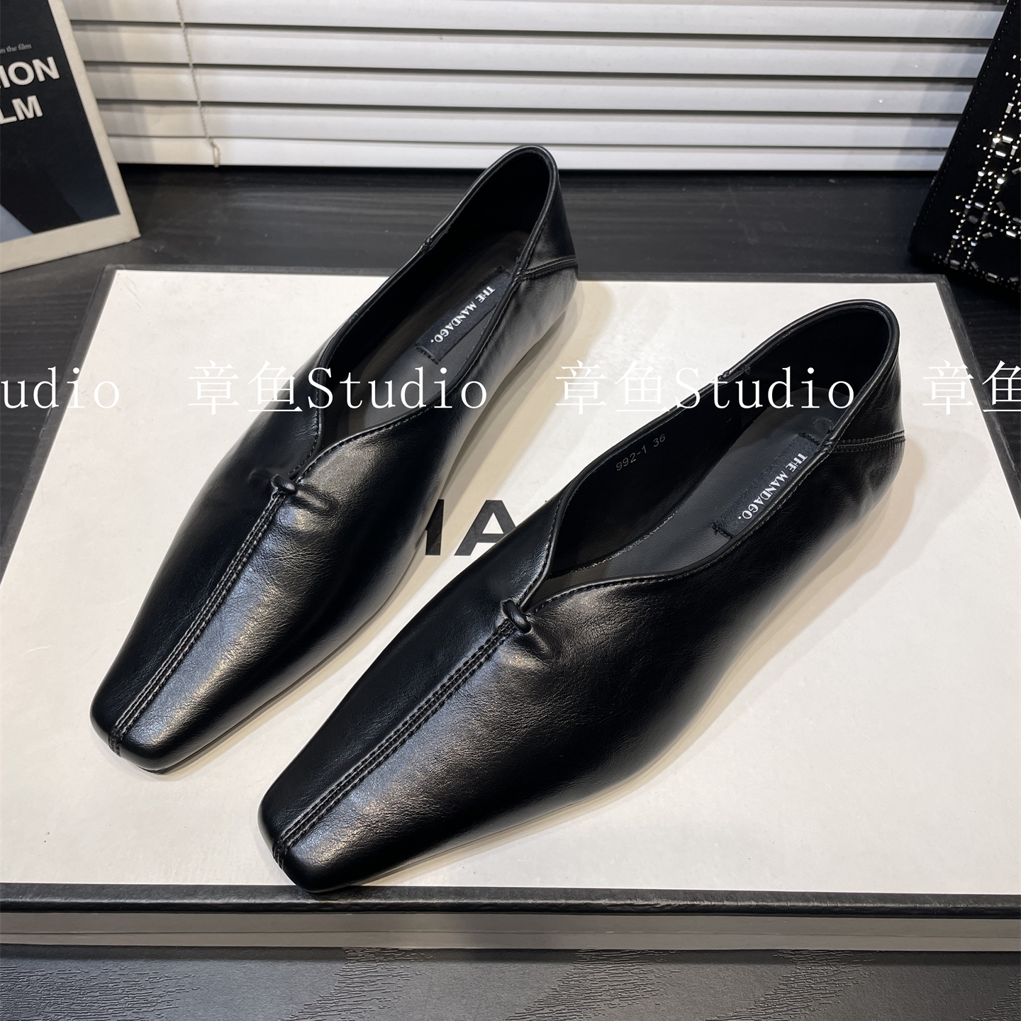 绒面气质通勤一脚蹬平底小皮鞋子