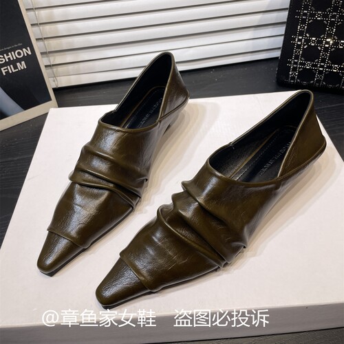 褶皱尖头坡跟小皮鞋一脚蹬乐福鞋