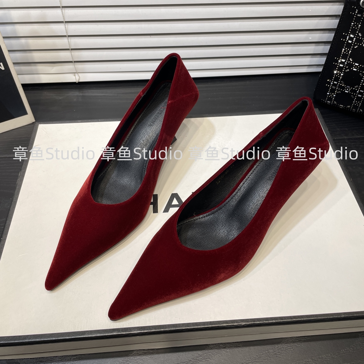显瘦浅口细跟尖头单鞋百搭通勤