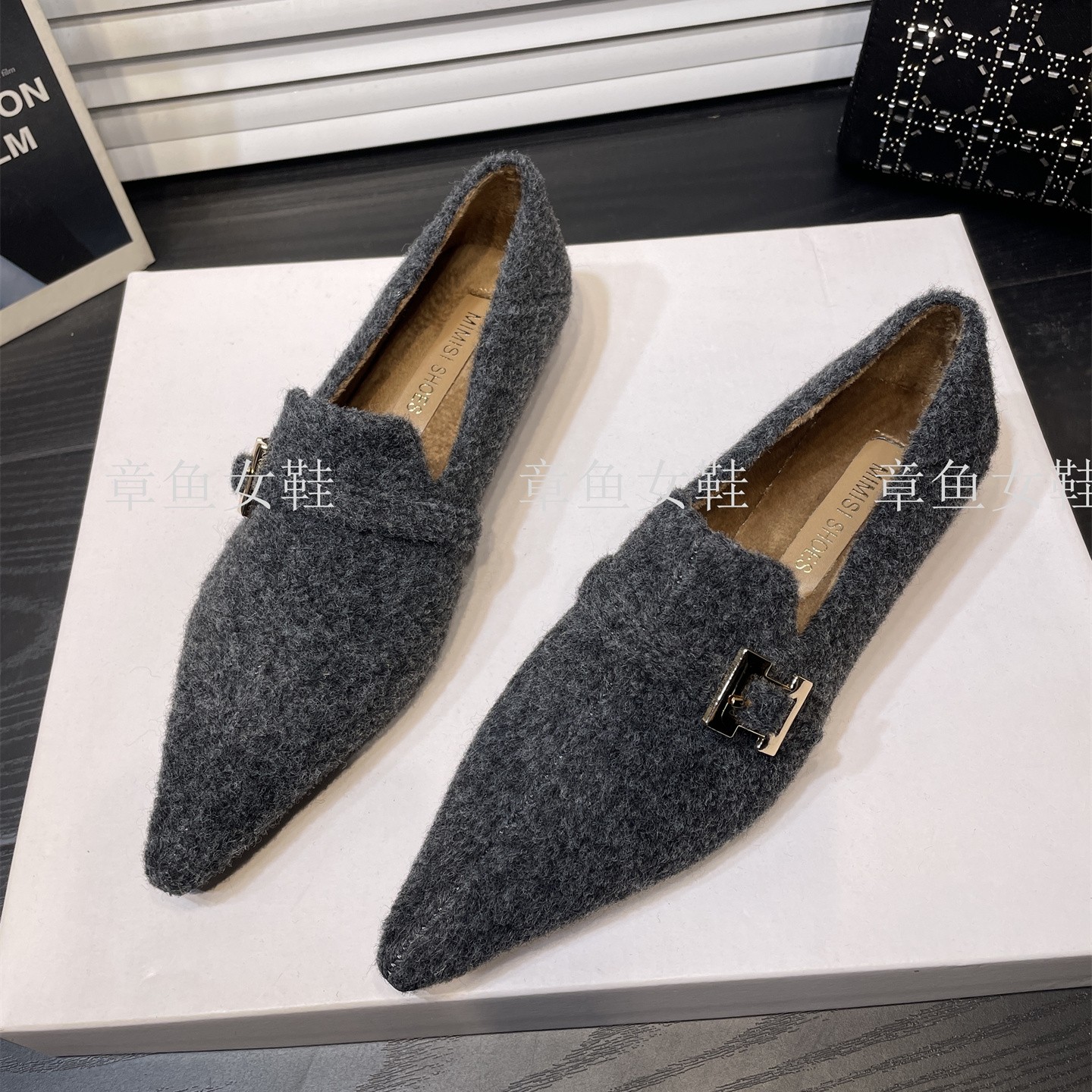 法式复古毛呢尖头乐福鞋女灰色金属扣通勤加绒秋冬粗跟深口棉单鞋,女鞋,深口单鞋,淘宝优惠券,粉丝福利购,淘宝优惠卷