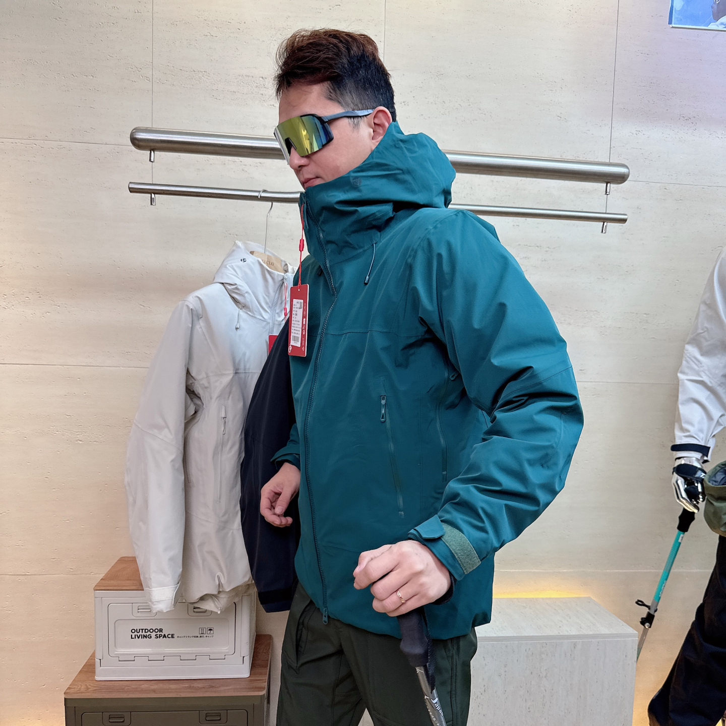 情侣款防风连帽冲锋衣外套潮