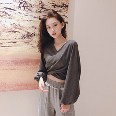 T-shirt with V-collar, long sleeve and loose velvet