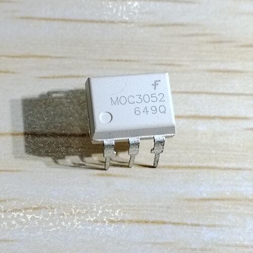 MOC3052M 双向晶闸管驱动器 MOC3052 光电耦合器DIP6直插