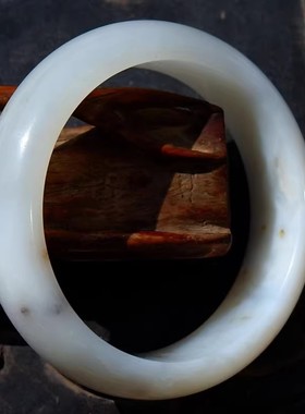 天然新疆和田玉籽料玉手镯子