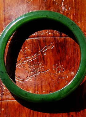 天然新疆和田玉碧玉籽料玉手镯子