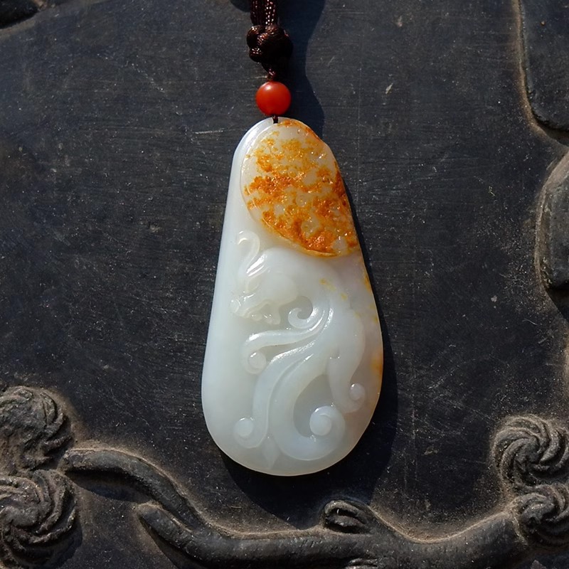 玉=肌4944天然新疆和田玉一级白羊脂玉籽料龙牌子吊坠挂件带证书