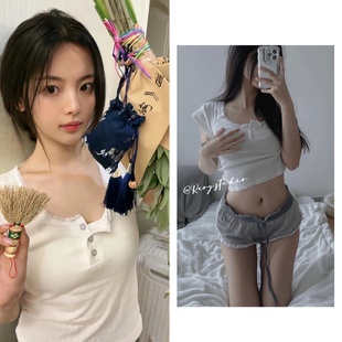 設(shè)計(jì)感少女純欲風(fēng)鏤空蕾絲邊短款 修身 REコンテナ 短袖 T恤女 韓版