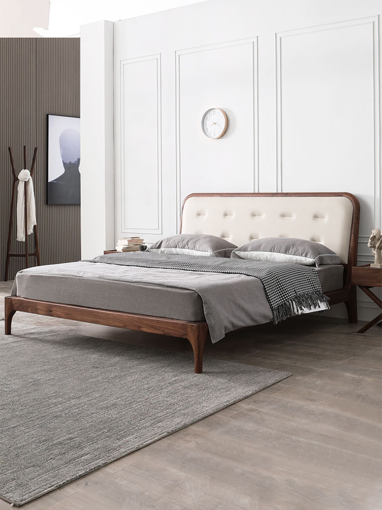 斯堪的纳维亚实木床1.8米双人床主卧室北美黑胡桃木床头板软床皮