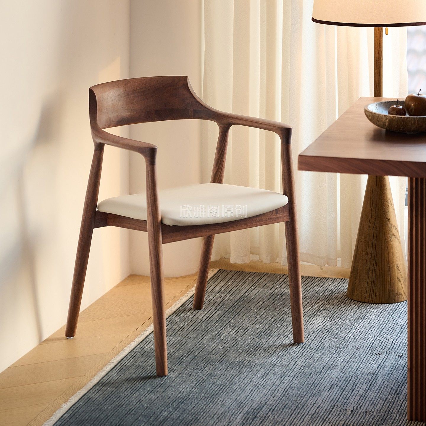 北美黑胡桃木餐椅意式风实木靠背椅设计师扶手椅家用餐厅真皮椅子