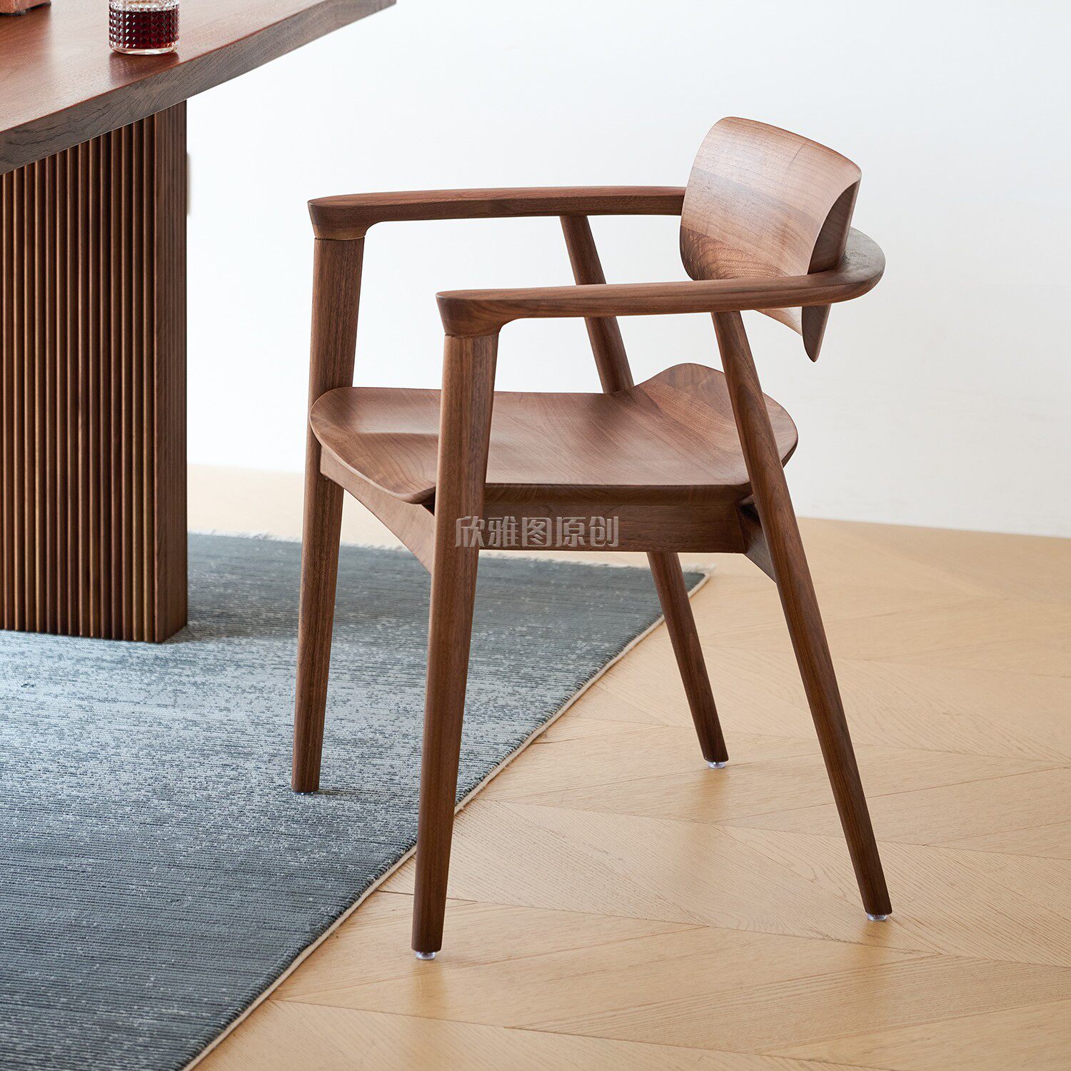 北美黑胡桃木实木扶手餐椅