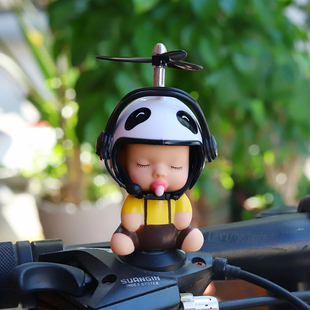 小黄鸭车载摆件电瓶车头盔电动摩托车自行车装 饰品汽车摆件小配件