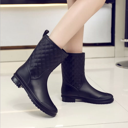 Магазин десятилетней давности, девять цветов резиновых сапог, непромокаемая женская обувь, всесезонные дождевые сапоги, женские бархатные дождевые сапоги для взрослых с короткой трубкой, модные нескользящие резиновые туфли средней длины, галоши для сохранения тепла.