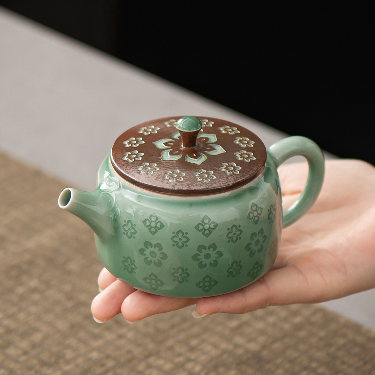 龙泉青瓷茶壶梅子青宝相花德钟壶手工泡茶器中式高档礼盒送礼单壶