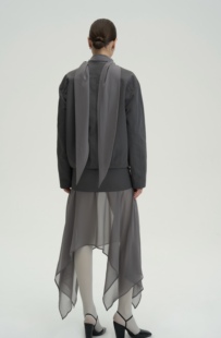 PIECE MIND 深v拼接小飘领氛围感短款上衣外套