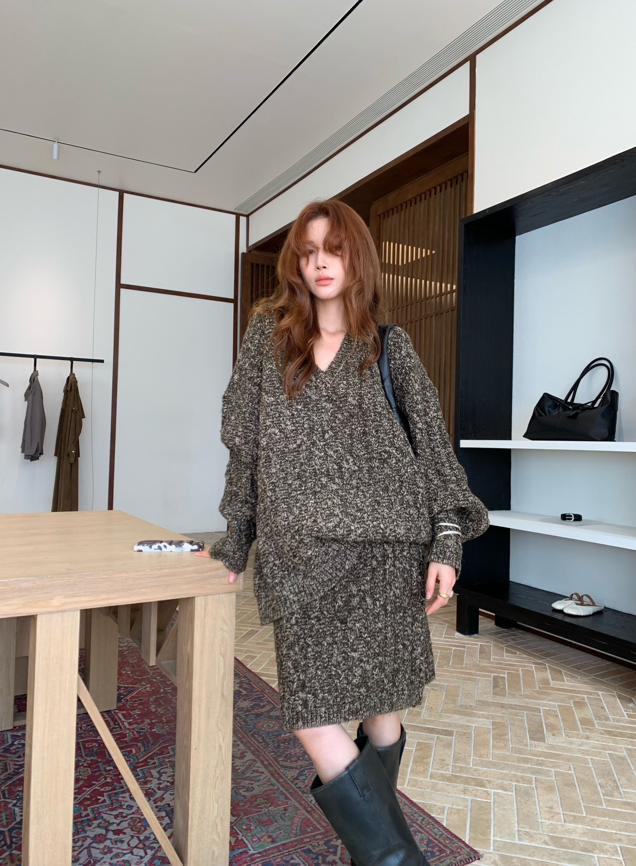 【ALL IN】韩系洋气v领花纱针织毛衣+松紧腰半裙套装2830