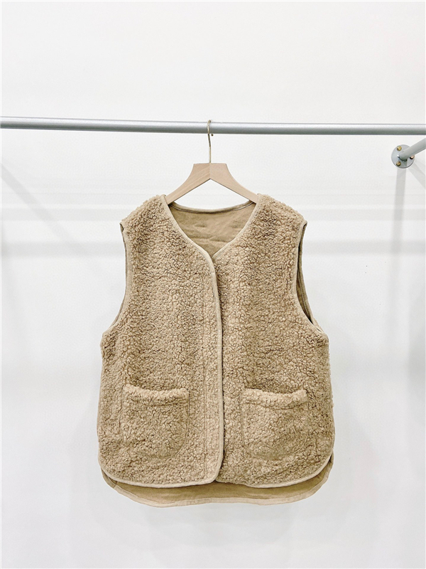 2025秋季河南桑坡百搭拉链小马甲女士休闲口袋V领羊羔绒卷毛简约