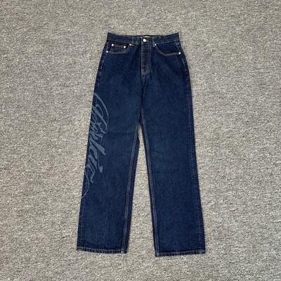水洗做旧字母印花牛仔裤