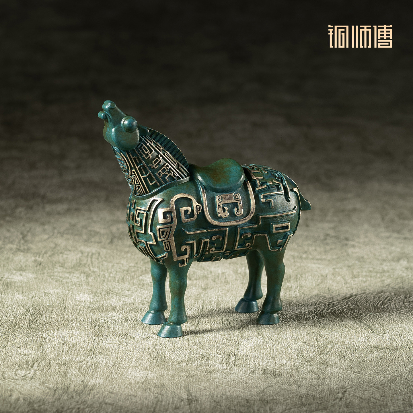 铜师傅《彩绘啸马铜摆件》图片