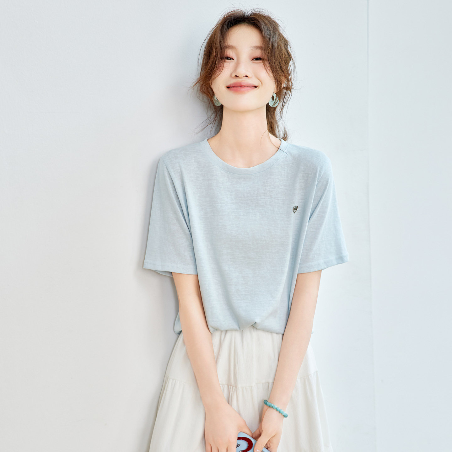 2025夏季新款时尚圆领刺绣宽松棉质短袖t恤女基础款休闲正肩T恤