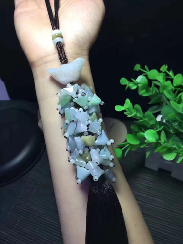 天然翡翠小元宝手工制作车挂件做工精细款式新颖男女同款