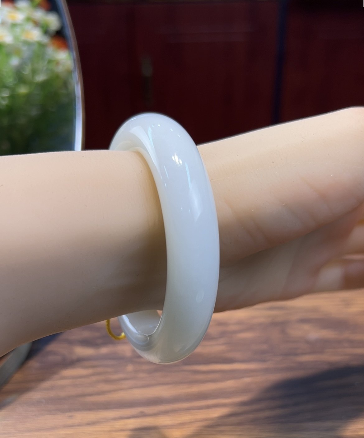 新疆直发正品和田玉羊脂白玉手镯天然玉石俄料镯子54.5带证书