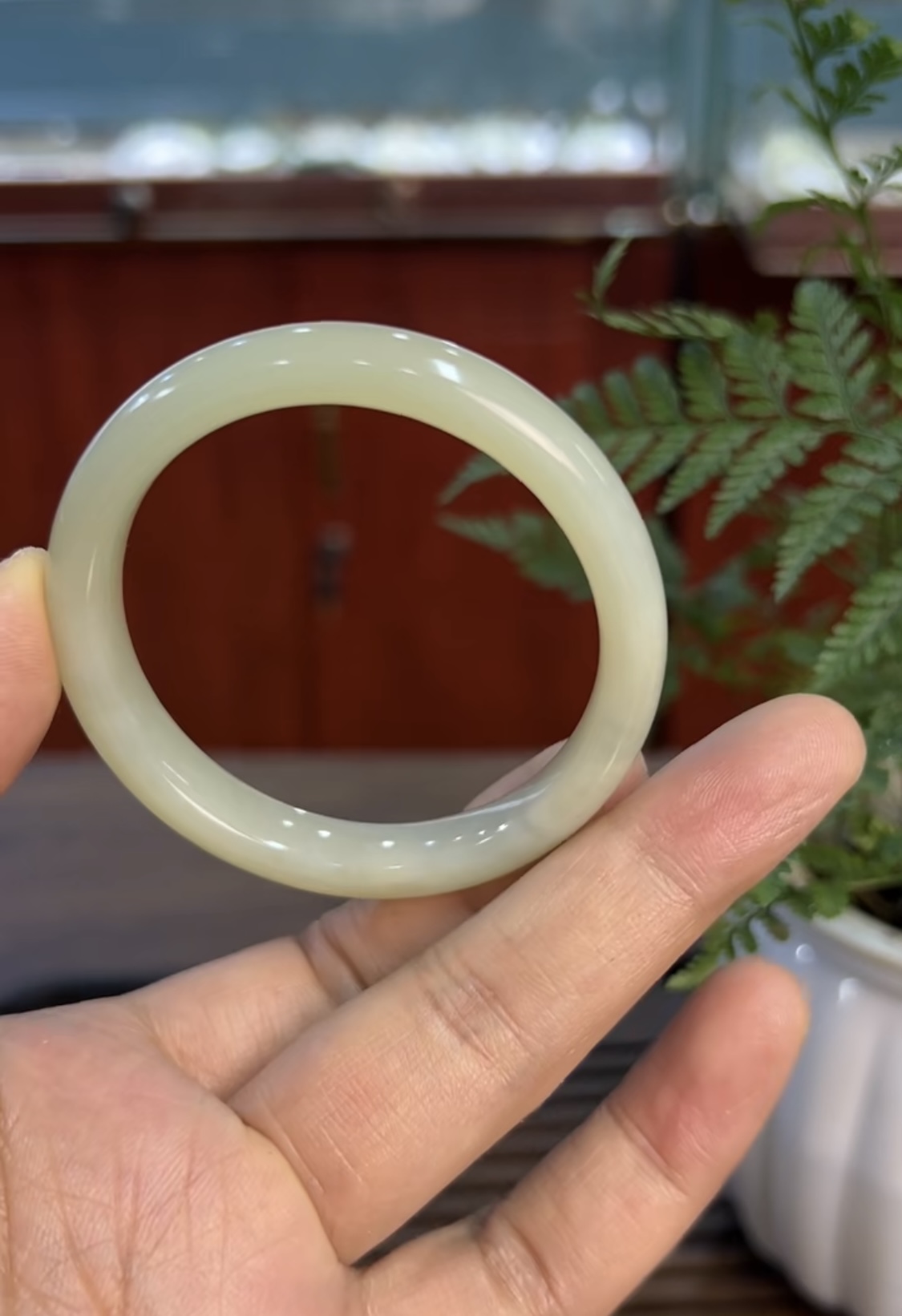 新疆直发正品和田玉晴水手镯细条美人条老坑料玉镯天然玉石带证书