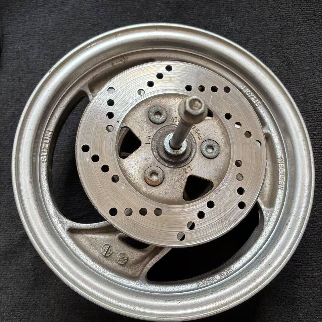 红宝UM125T天玉UZ125T灵迪轮毂