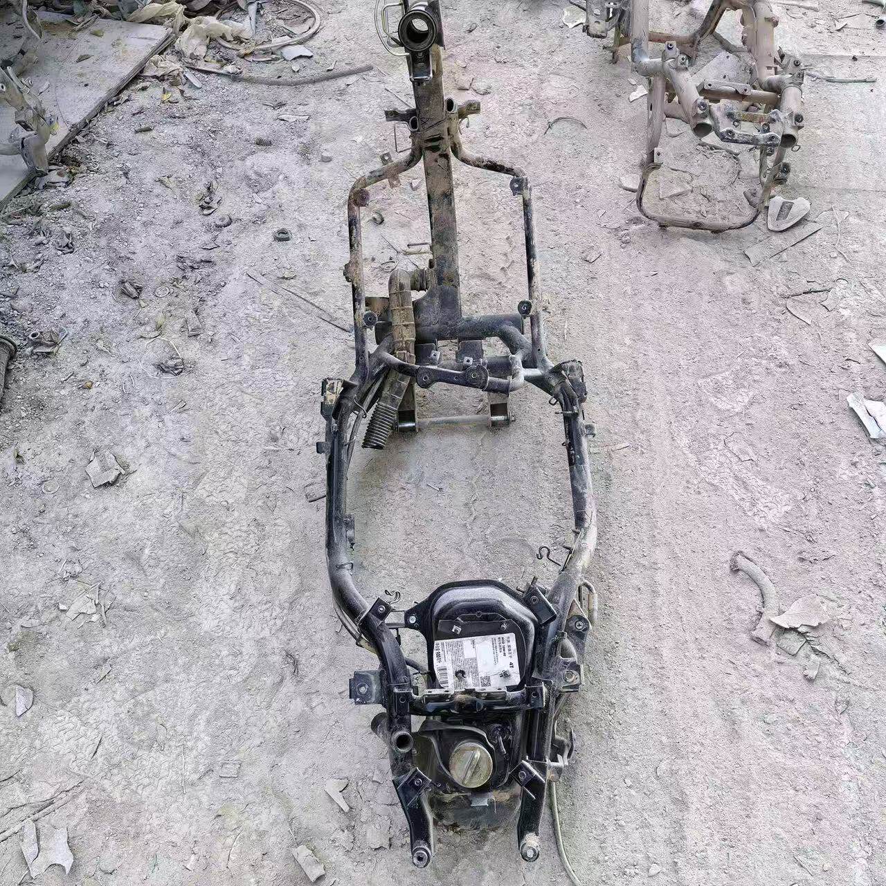 适用铃木EQ电喷灵迪HJ125T-18H整车车架 大梁 原装二手拆车件