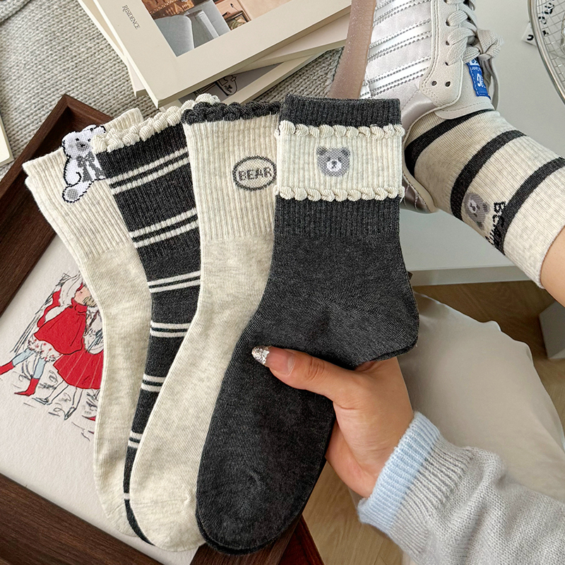 秋冬新款灰色卡通小熊袜子女中筒袜纯棉运动学院风女可爱日系百搭