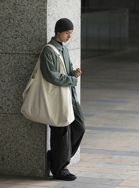 NOEARS能装！男女PU皮包包单肩斜跨手提袋通勤高级感大容量包小众