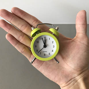 可爱迷你小闹钟学习宿舍儿童学生闹铃台钟装饰桌面摆件创意小礼物