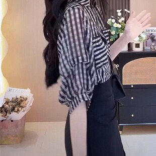 新款 网红同款 秋季 休闲格纹衬衫 V领宽松显瘦胖MM百搭上衣女 时尚