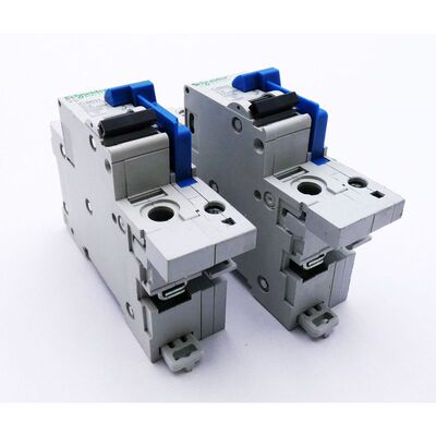 2x Schneider Electric C60H C6 Leitungsschutzschalter + Hilfs