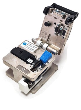 Sumitomo Electric FC-6S Benchtop Fiber Cleaver. Made in Japa