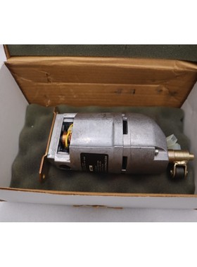 全新带盒 CUTLER HAMMER 449D431G01 - CH 120VAC/DC 充电电机库