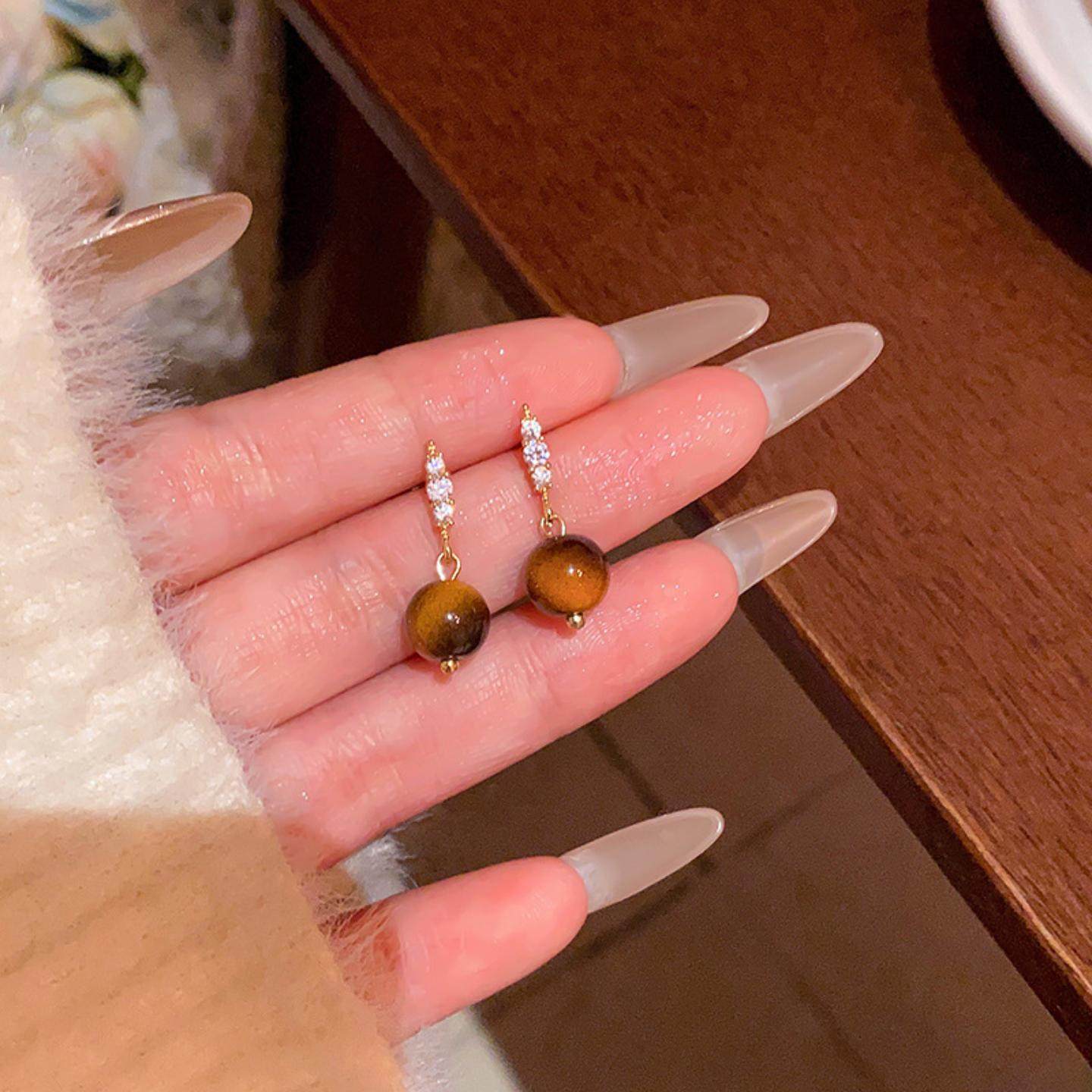 名尚家秋冬款美拉德虎眼石吊坠耳环女轻奢小众高级感镶钻耳钉耳饰,饰品/流行首饰/时尚饰品新,耳钉,淘宝优惠券,粉丝福利购,淘宝优惠卷