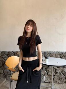 小件贴身辣妹露腰短袖 ALLIN 露背设计特色短款 新品 T女 2024夏季