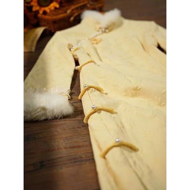 复古风新中式黄色改良版旗袍新款冬季年轻款超气质高端连衣裙