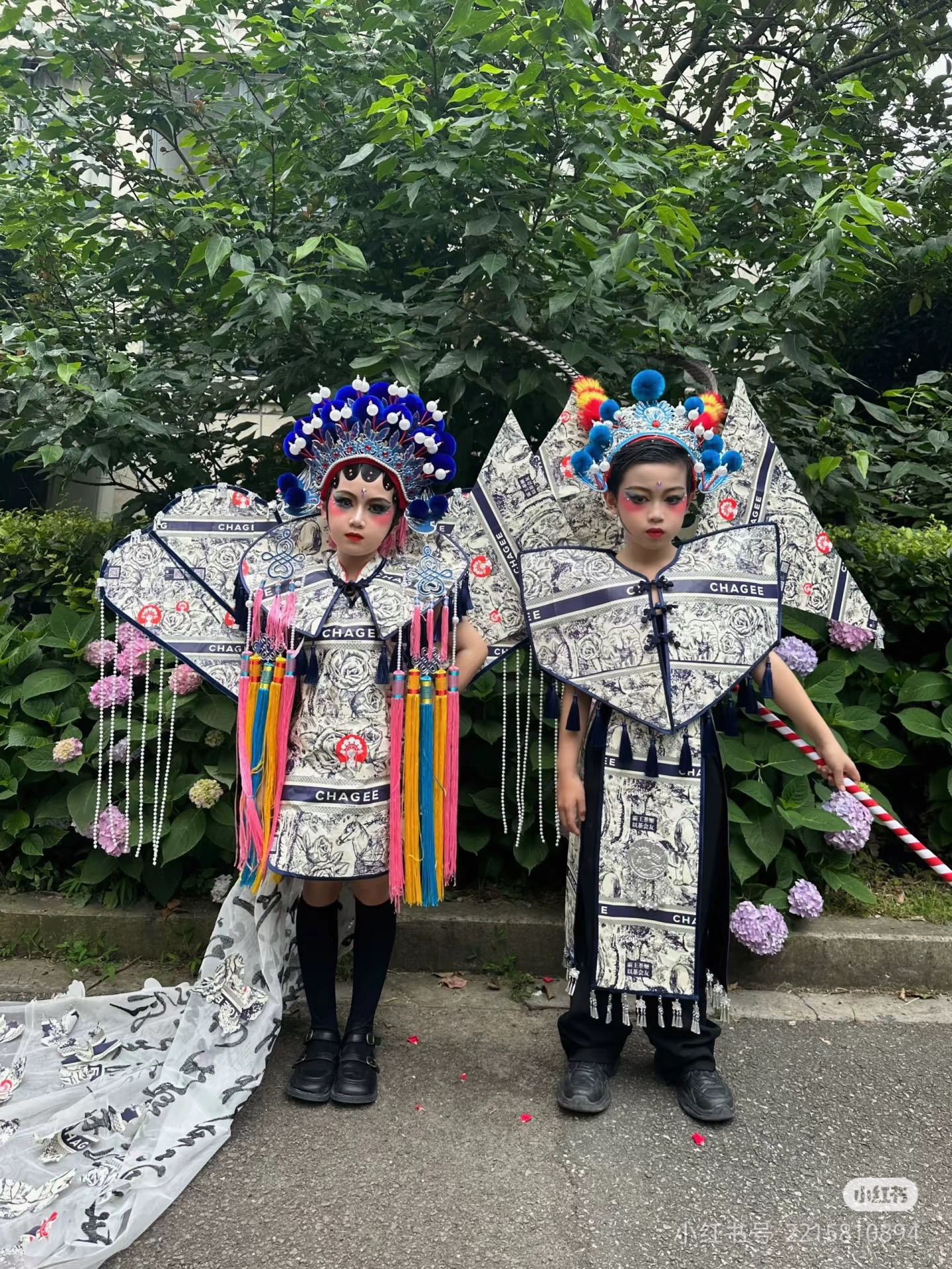 霸王茶姬奶茶袋表演服儿童环保演出服幼中国风男童女童演出服