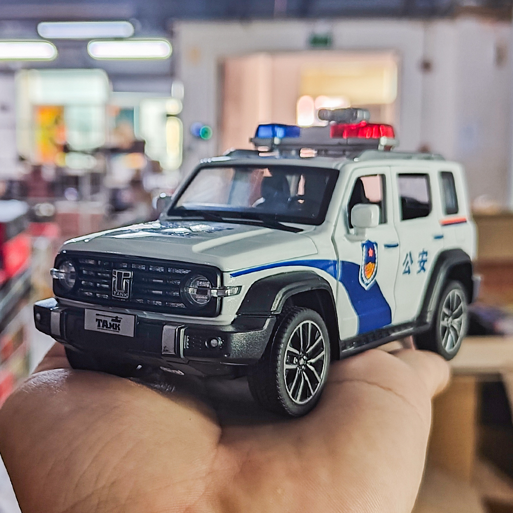 合金车模1比24坦克300越野警车